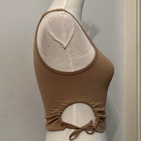 Comfortable athletic top - Picture 2 of 4